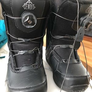 Black k2 sendit snowboard boots women's size 6